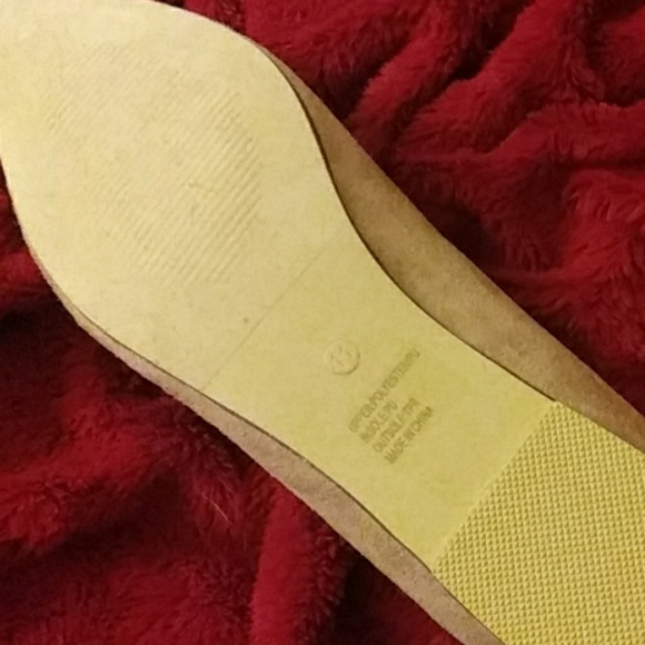 Beautiful rose gold suede flats NIB - Picture 3 of 3